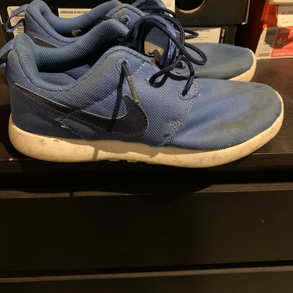 Kids Nike Roshe size 3 good condition - Picture 2 of 5
